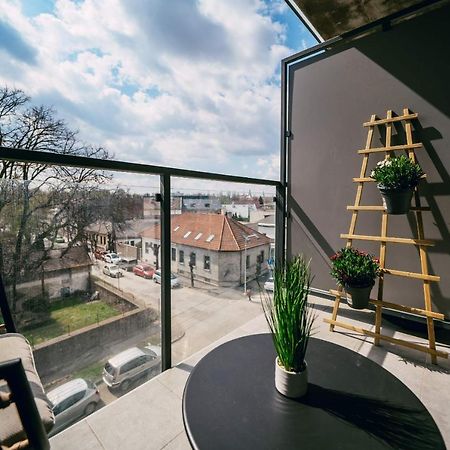 Luxury Apartment W. City Views In Kosice Old Town Bagian luar foto