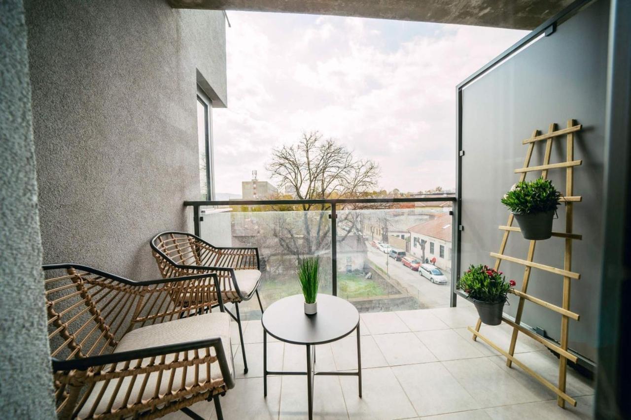 Luxury Apartment W. City Views In Kosice Old Town Bagian luar foto