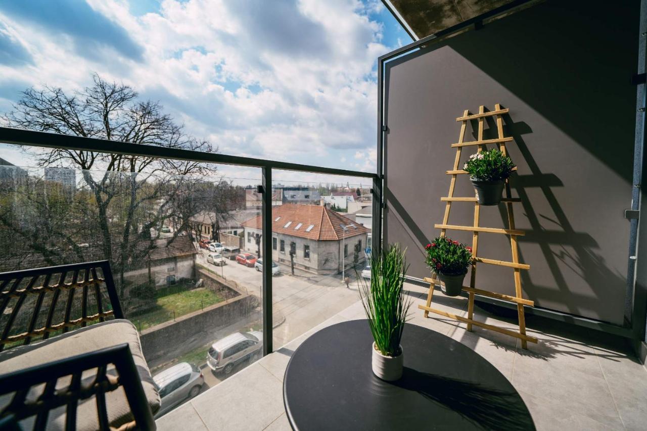 Luxury Apartment W. City Views In Kosice Old Town Bagian luar foto